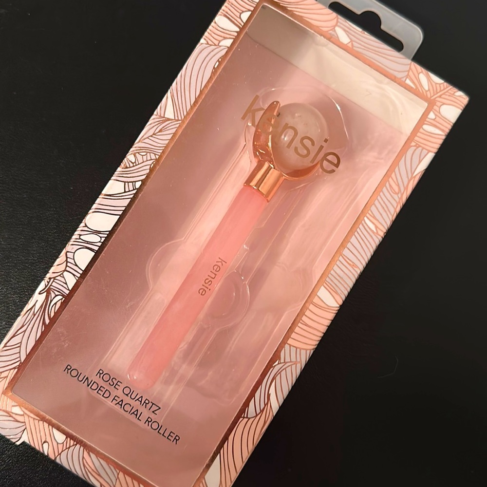 NEW Kensie Rose Quartz Rounded Facial Roller